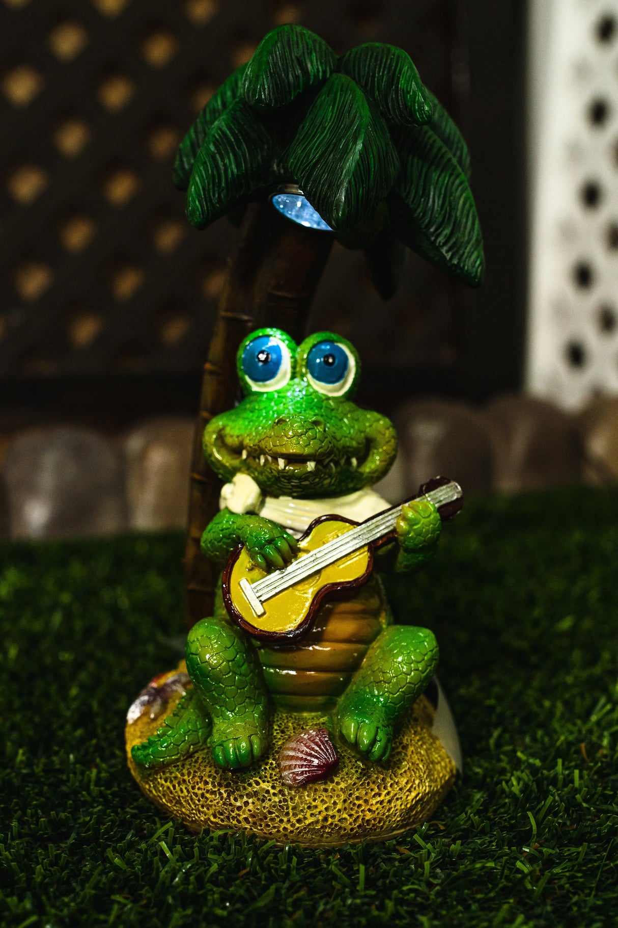 Solar Crocodile Accent Light (Beach) ShopFGI