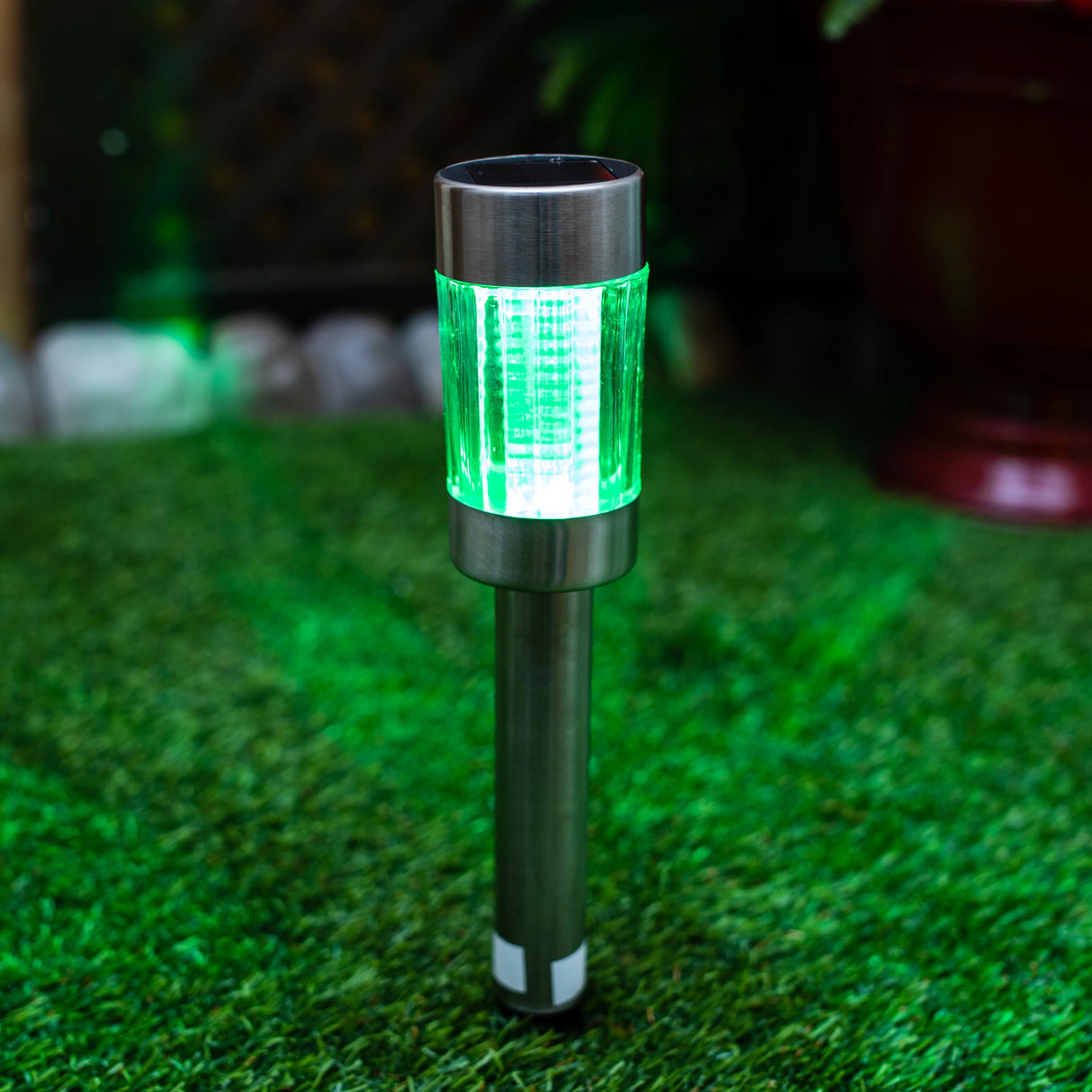 K024 Green light at night